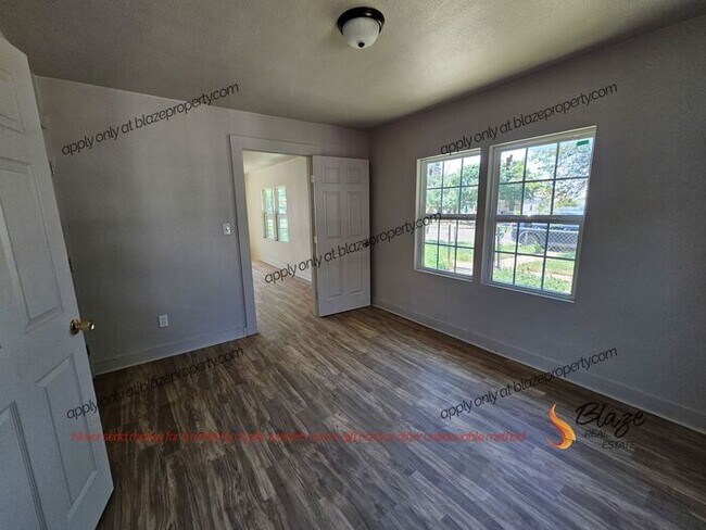 Building Photo - COMING SOON ! Charming 2-Bedroom Home ALL ...