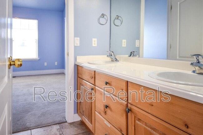 Building Photo - 1020 N 130 W