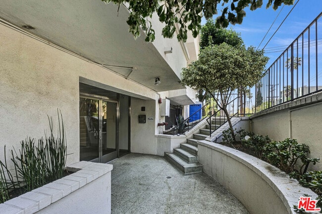 Building Photo - 960 Larrabee St