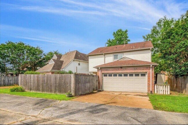 Building Photo - 772 Breeze Way