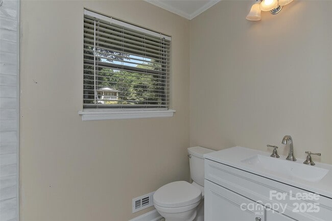 Building Photo - 1215 Sewickley Dr