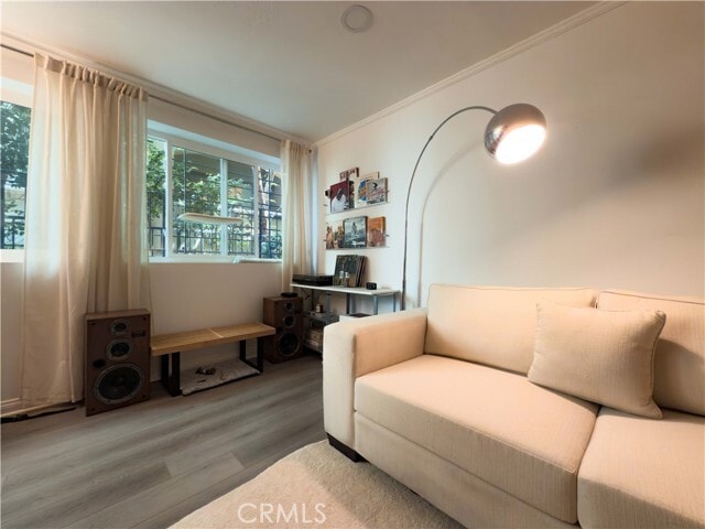 Building Photo - 532 N Rossmore Ave