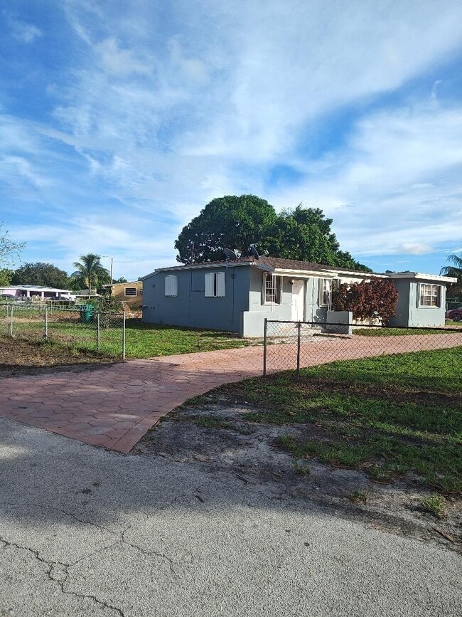 Building Photo - 12325 NW 19th Ave
