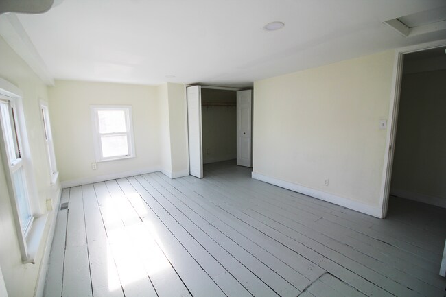 Building Photo - 165 W Main St