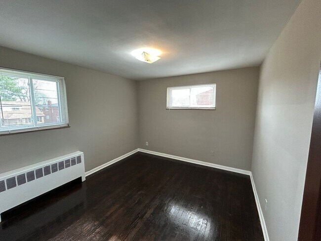 Building Photo - 7598 Boleyn Dr