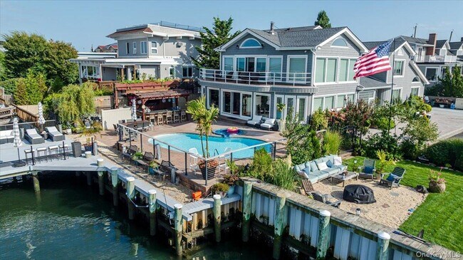 Building Photo - 94 Heron St