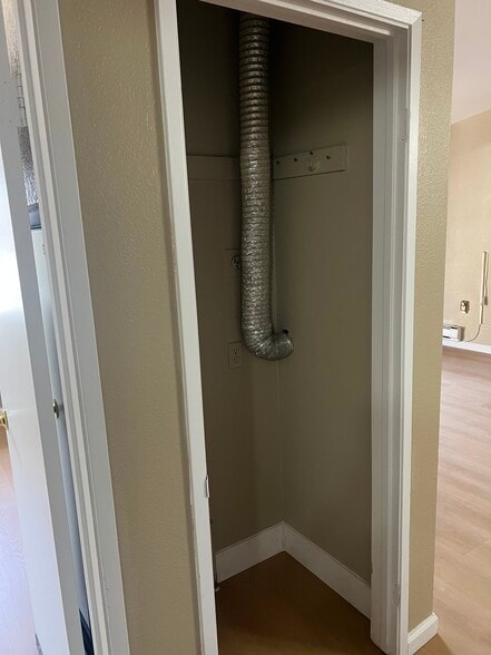 Building Photo - 7 Lancaster Cir