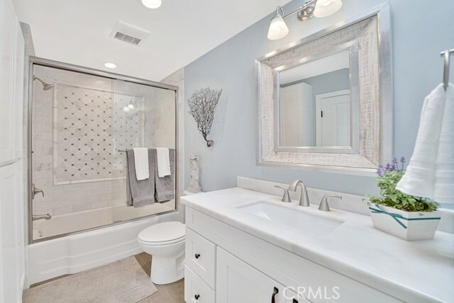 Building Photo - 314 W Avenida Valencia