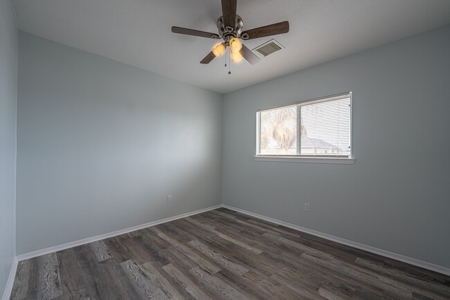 Building Photo - 6247 Elton Knolls St