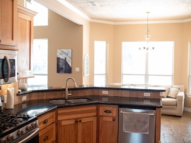 Building Photo - 427 Trace Way Dr