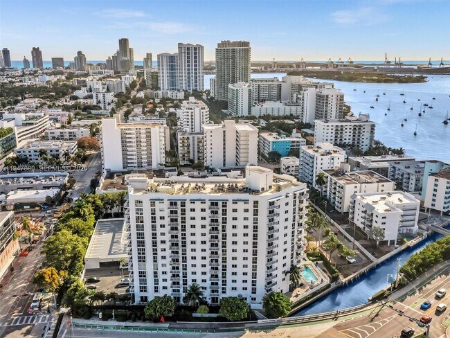 Building Photo - 1688 West Ave