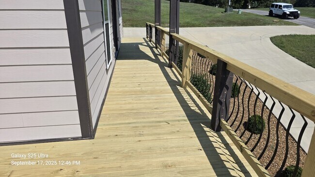 Building Photo - 37 Lakeview Dr