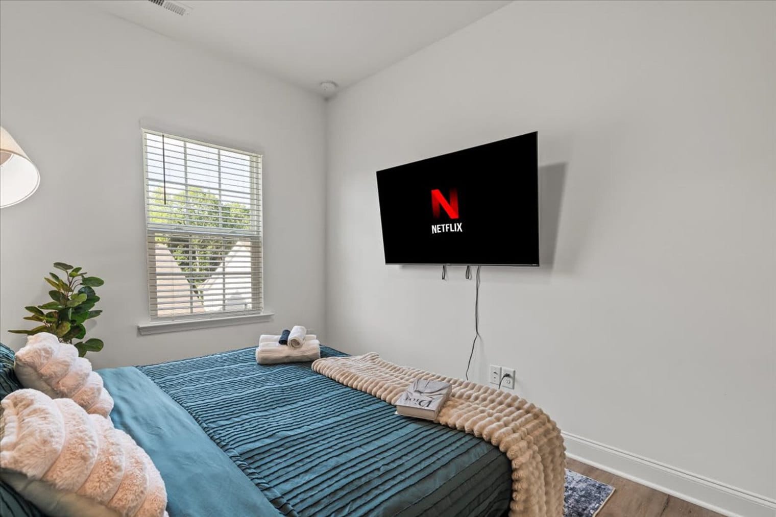 Building Photo - 8530 Steele Creek Pl Dr