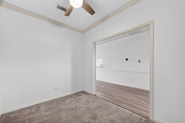 Building Photo - 1253 El Camino Village Dr