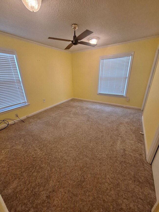 Building Photo - Cute CUTE 3bedroom