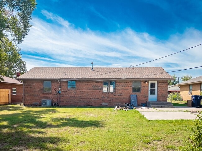 Building Photo - This Perfect Home Awaits!