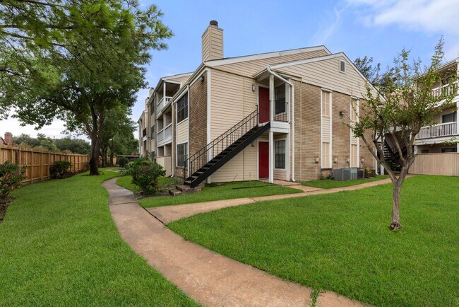 Building Photo - 2750 Holly Hall St