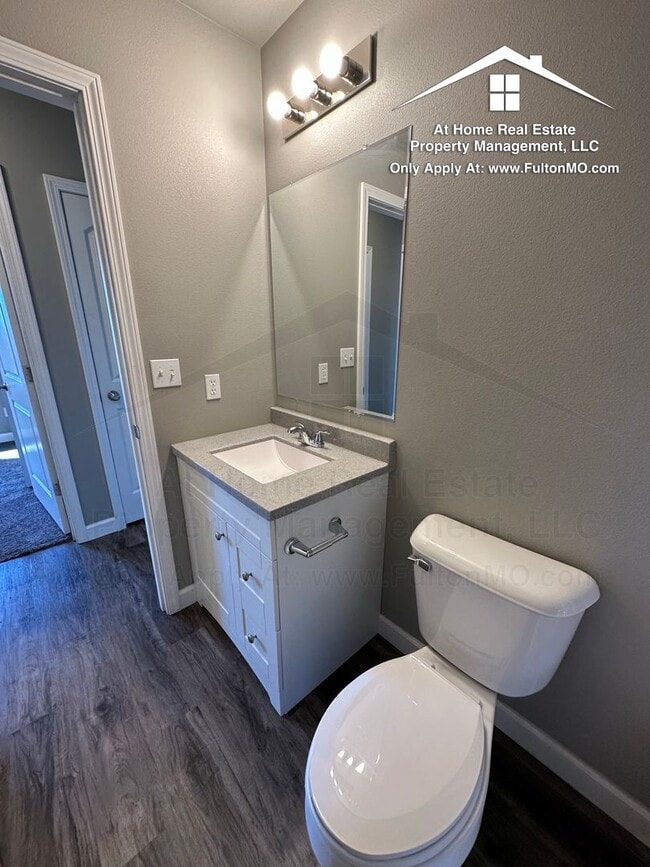 Building Photo - 1301 Cmn Lp Ln