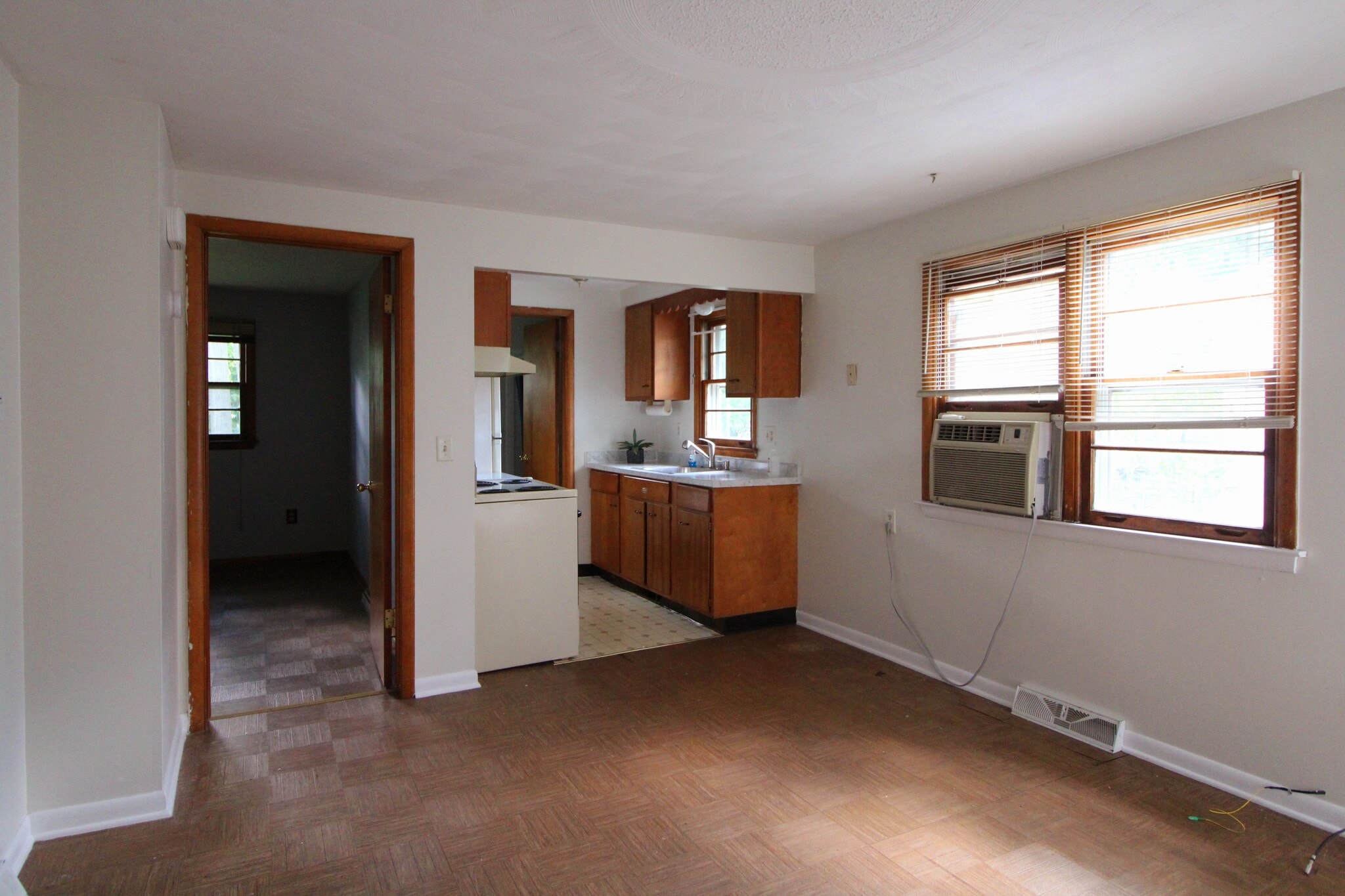 Building Photo - 403 Jewell Dr