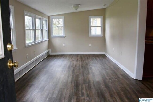 Building Photo - 13923 Hurstland Dr SW