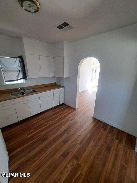 Building Photo - 619 NE Camp St