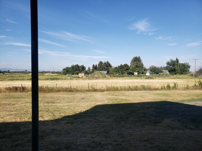 Building Photo - 5800 Sypes Canyon Rd