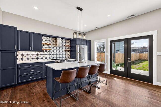 Building Photo - 914 Ash St