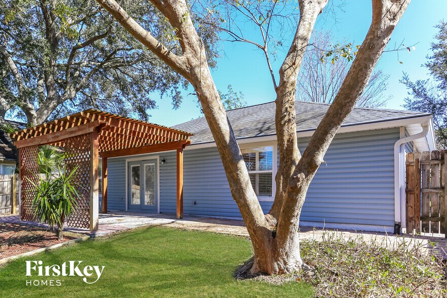 Building Photo - 1734 Chandelier Cir E