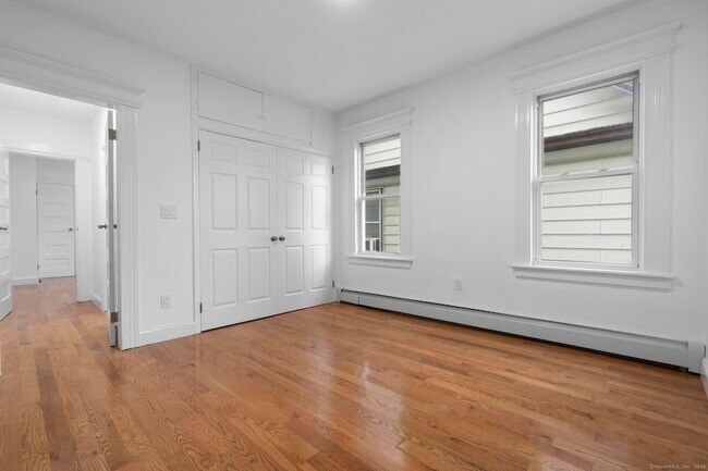 Building Photo - 565 Carroll Ave