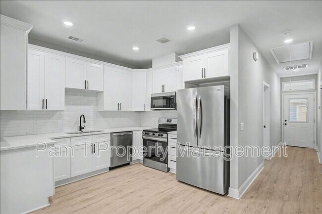 Building Photo - 1019 W 35th St