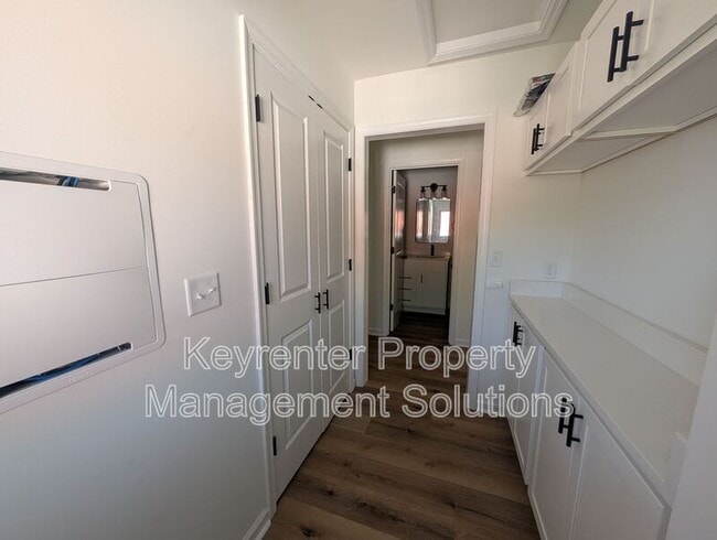 Building Photo - 55 Breezewood Dr