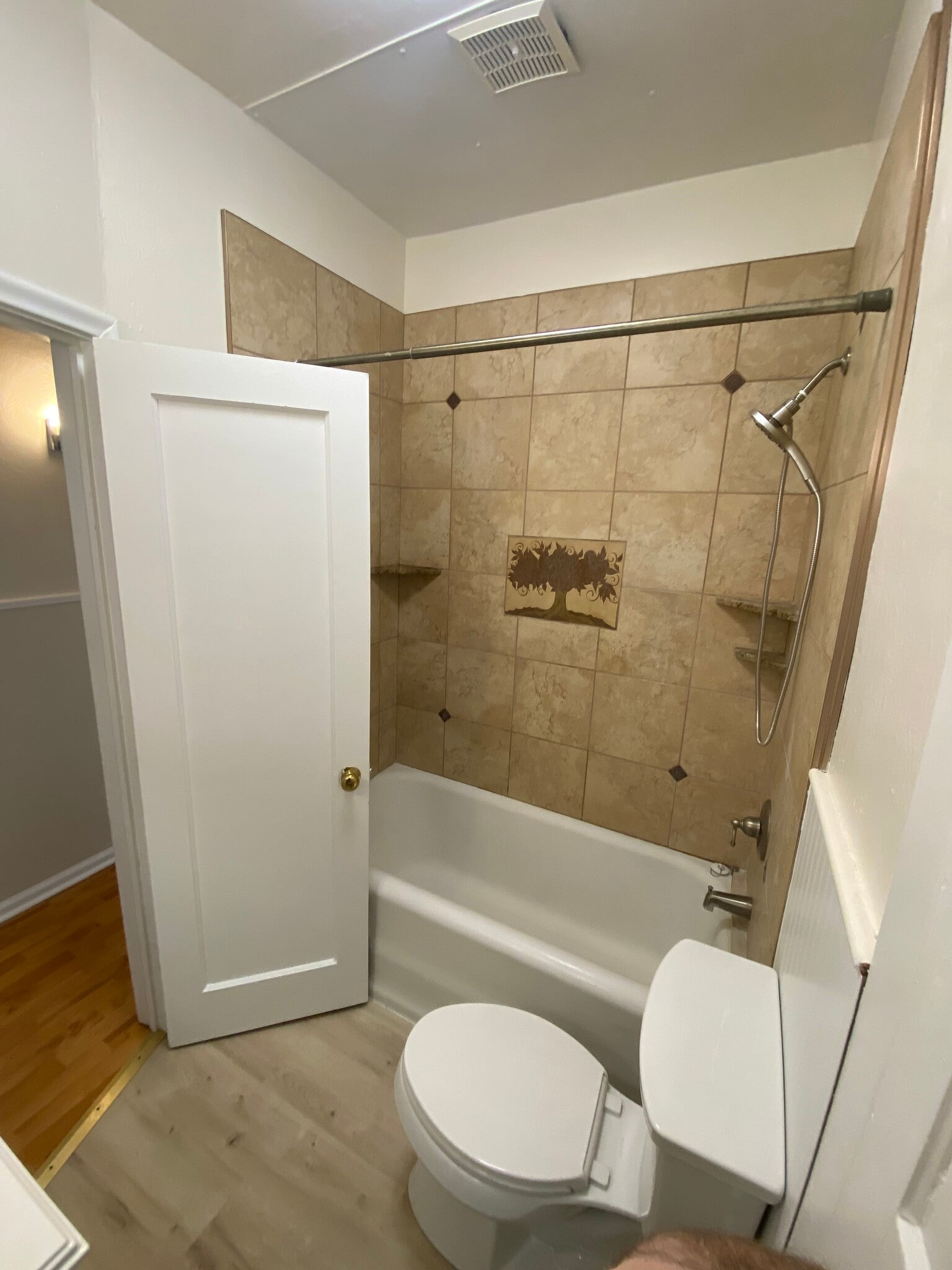 Bath - 430 S 8th Ave