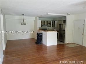 Building Photo - 415 N Laurel Dr