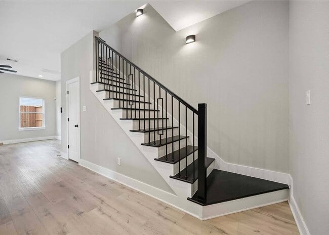 Building Photo - 217 Pheasant St