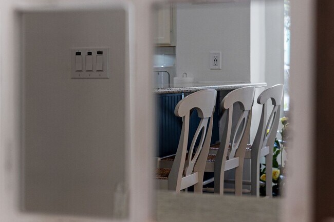 Building Photo - All Inclusive Seasonal Rental Available Oc...