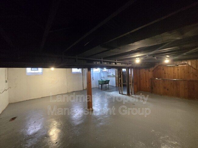 Building Photo - 9657 Outer Dr E