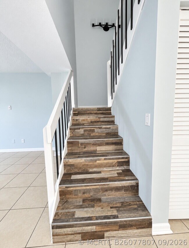 Building Photo - 4039 Palm Bay Cir