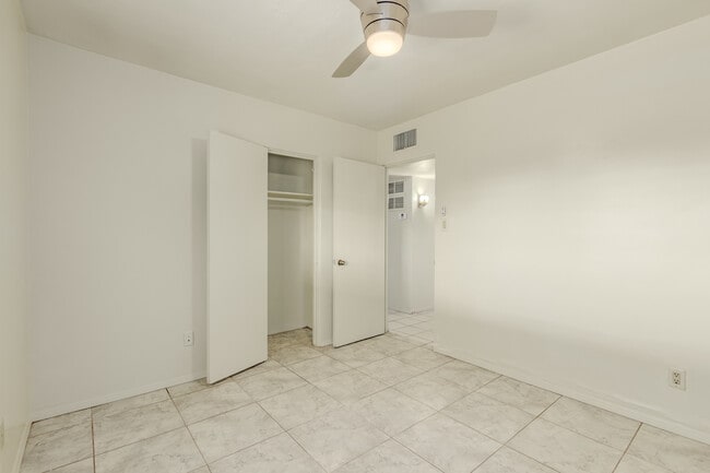 Building Photo - 2823 W Keim Dr