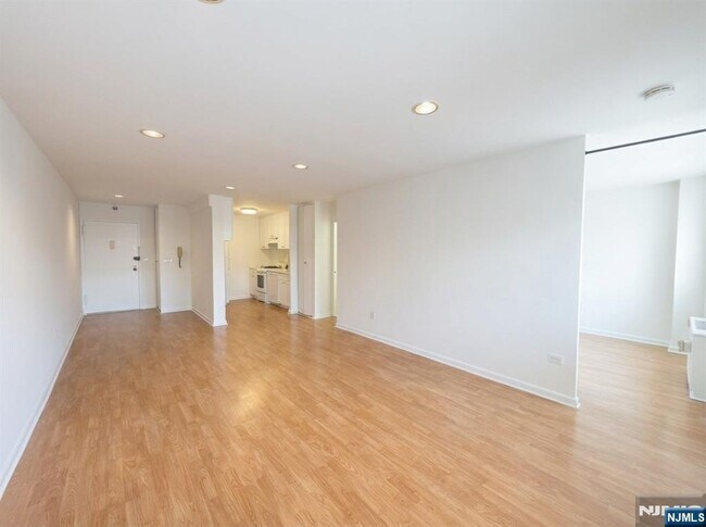 Building Photo - 2180 Center St