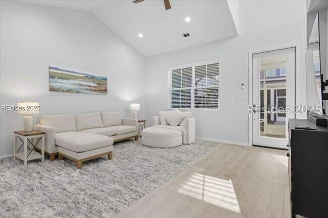 Building Photo - 215 Tropics Ave