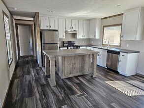 Building Photo - 2101 SW 38th St