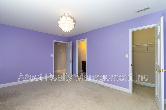 Building Photo - 8334 Bay Gardens Ln