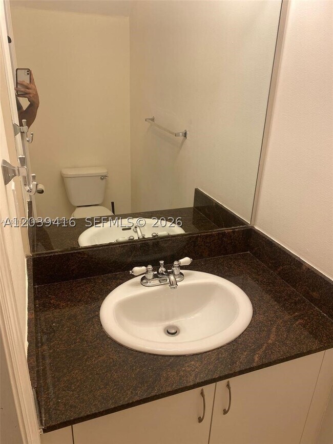 Building Photo - 2167 Madeira Dr