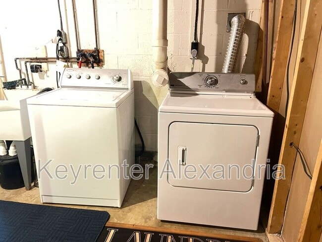 Building Photo - 13013 Caton Pl