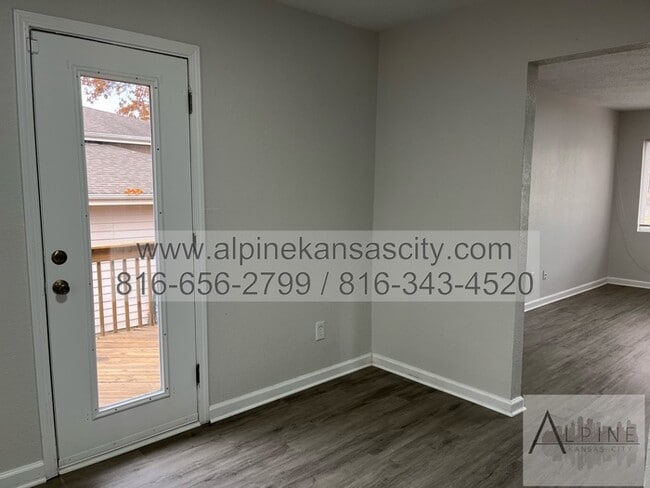 Building Photo - Updated Duplex, Fort Osage School District