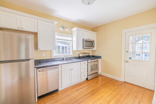 Building Photo - 54 Seminole Way
