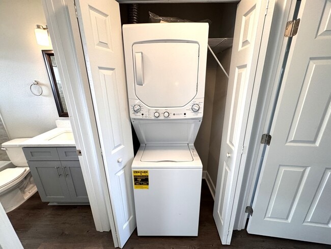 Building Photo - 2536 Woodgate Blvd