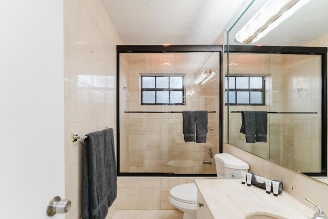 Building Photo - 1016 NE 26th Ave