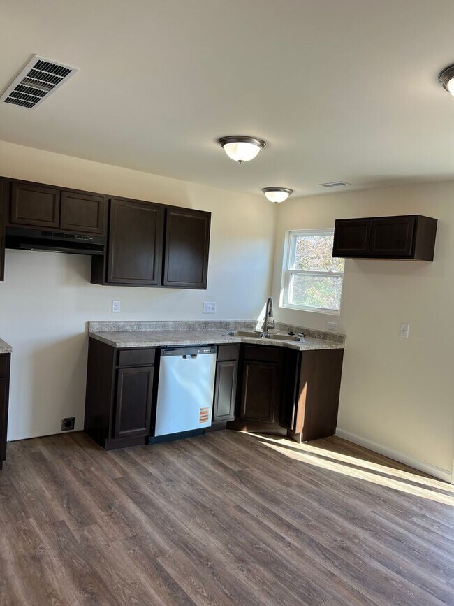 Building Photo - NEW 3 bed/2 bath with 1 car garage for lea...