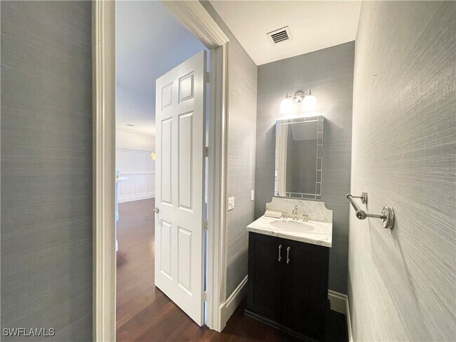 Building Photo - 1370 Mariposa Cir